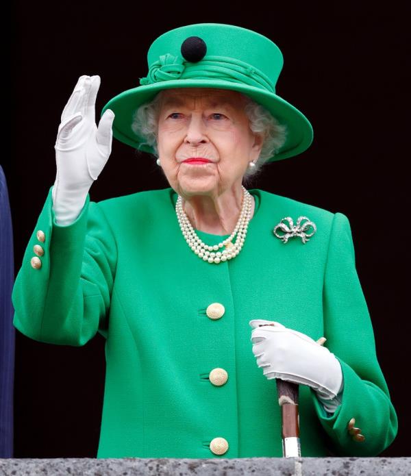 Queen Elizabeth II stands on the balcony of Buckingham Palace following the Platinum Pageant on June 5, 2022 in London, England.
